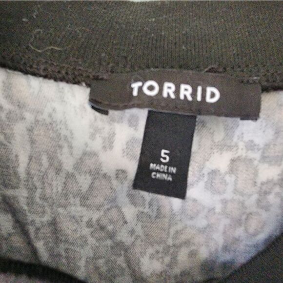 Torrid leopard print long sleeve jacket - Picture 6 of 16